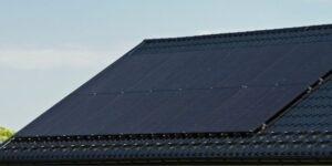 What You Should Know About Solar Panels and Metal Roofs